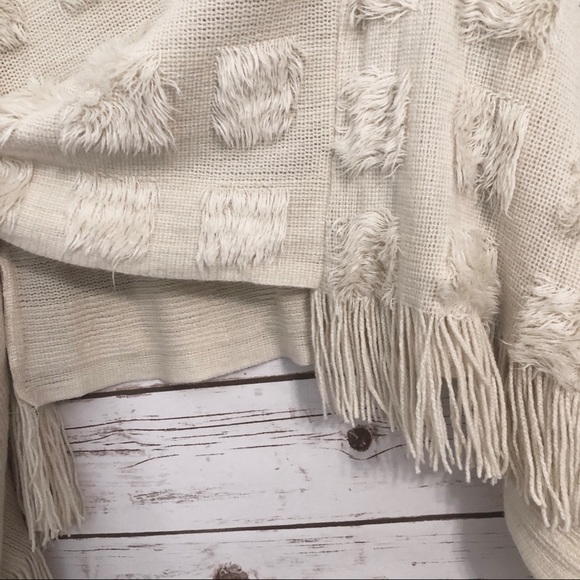 Poncho/Shawl - Picture 5 of 5